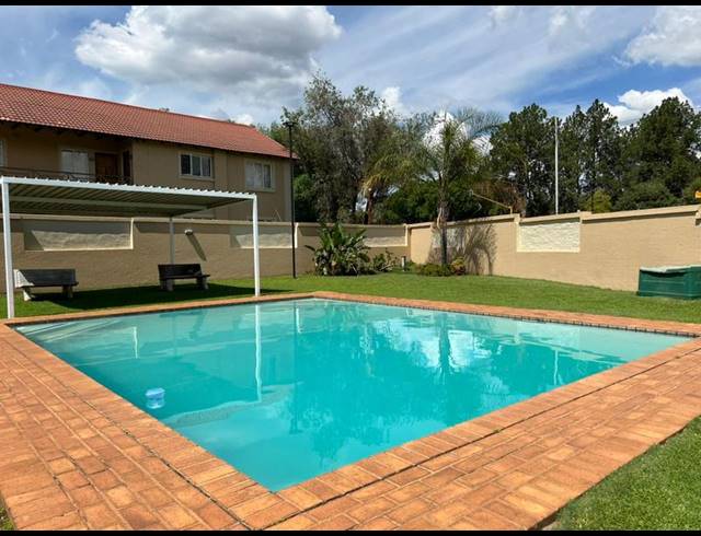 2 BEDROOM PROPERTY TO RENT IN DIE HOEWES